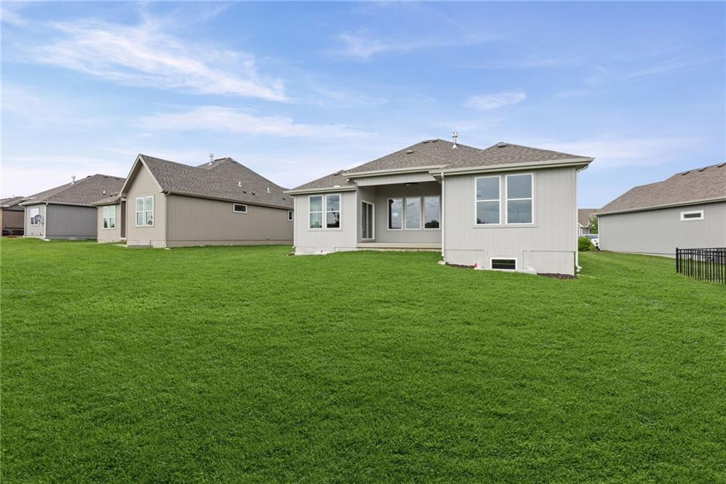 17053 W 168th Place Property Photo 39