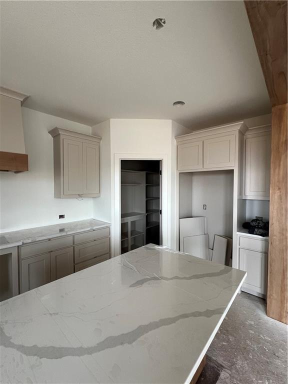 2203 W 178th Terrace Property Photo 5