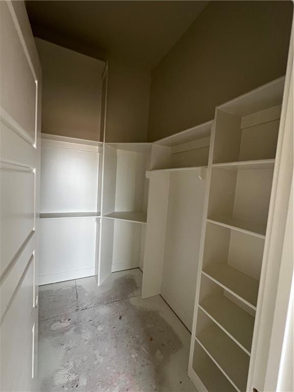 2203 W 178th Terrace Property Photo 8