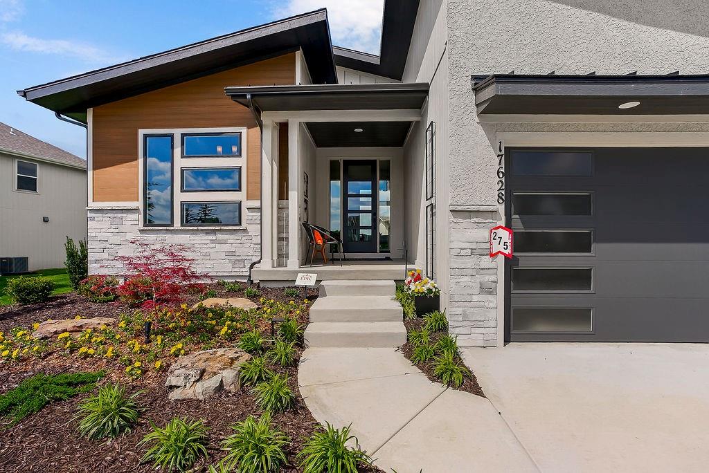 17812 Rainbow Boulevard Property Photo 3