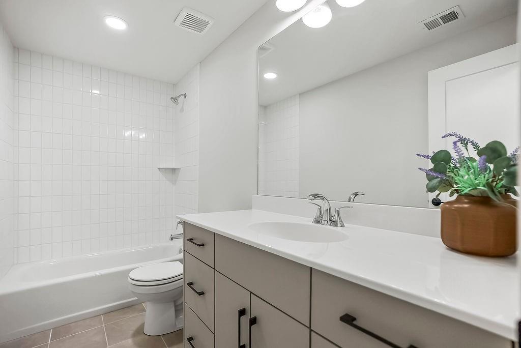17812 Rainbow Boulevard Property Photo 47