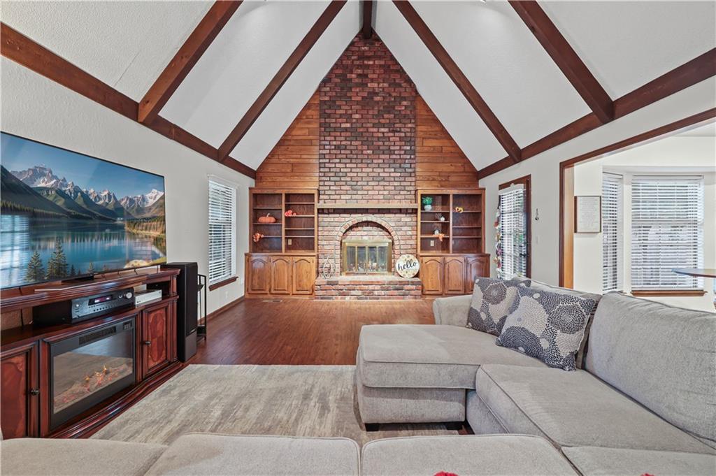 18701 E 28th Terrace Property Photo 1