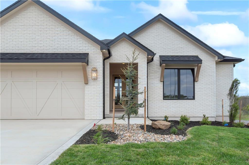 1816 Ne Lashbrook Circle Property Photo 3