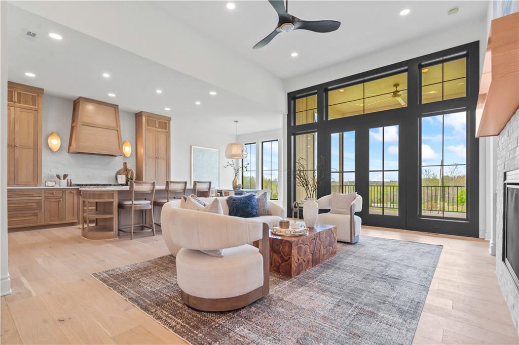 1816 Ne Lashbrook Circle Property Photo 7