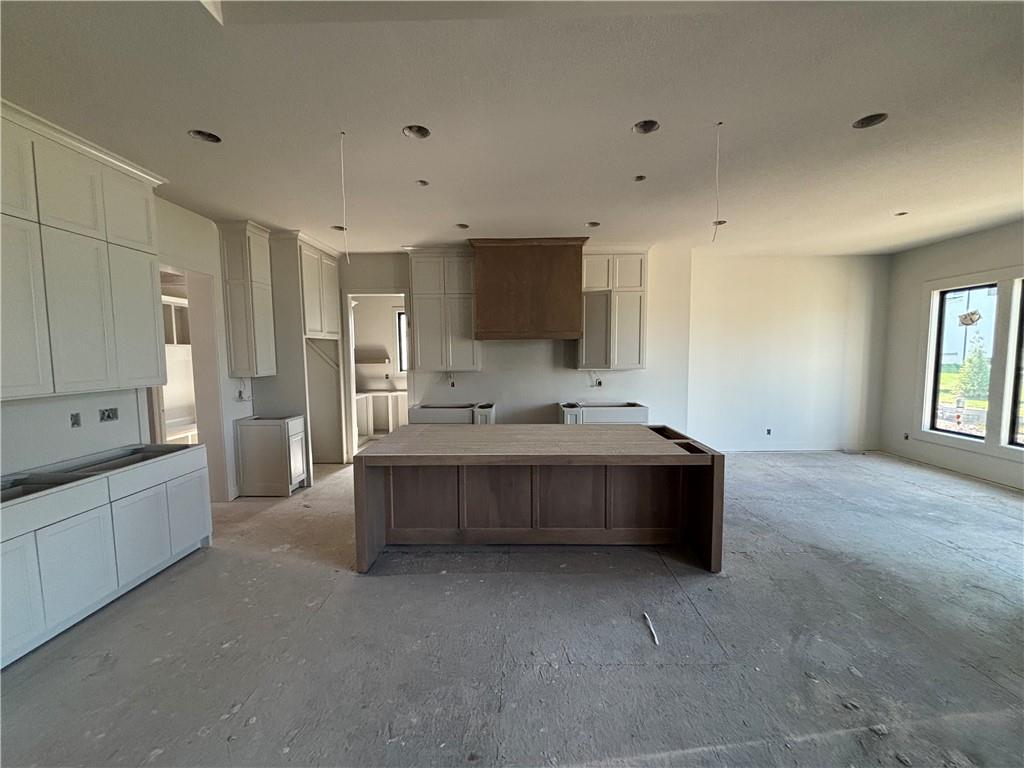 17524 Carter Street Property Photo 6