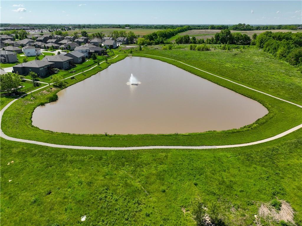 18703 W 193rd Street Property Photo 32