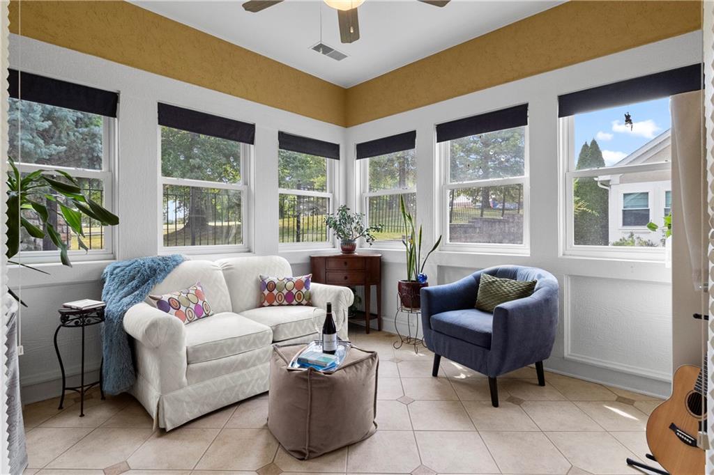 11020 Charlotte Street Property Photo 6