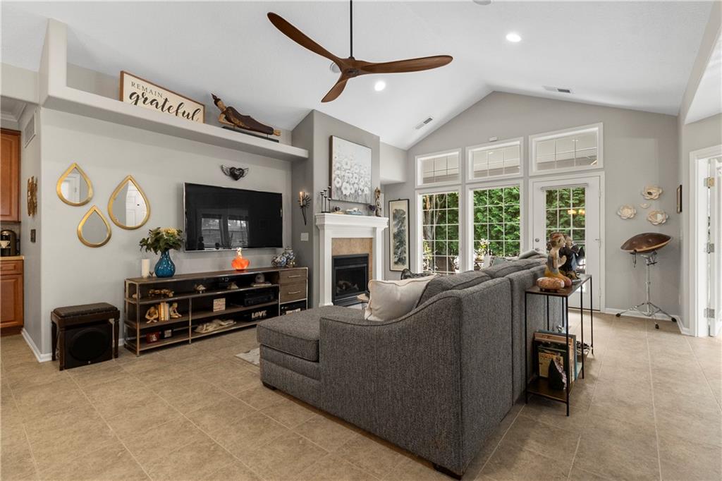 11020 Charlotte Street Property Photo 8