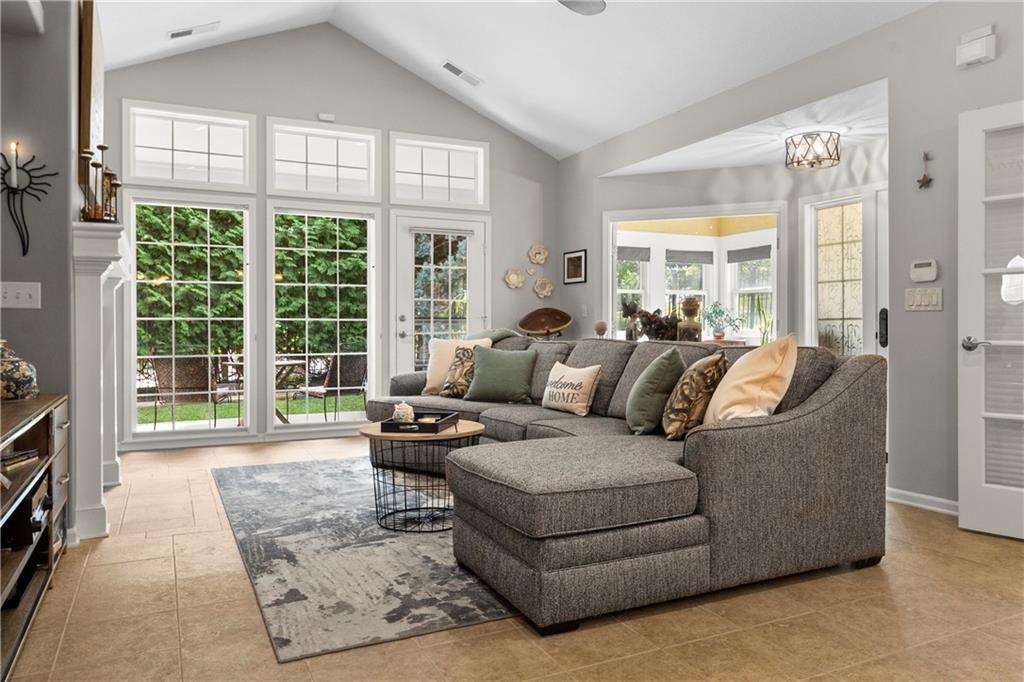 11020 Charlotte Street Property Photo 9