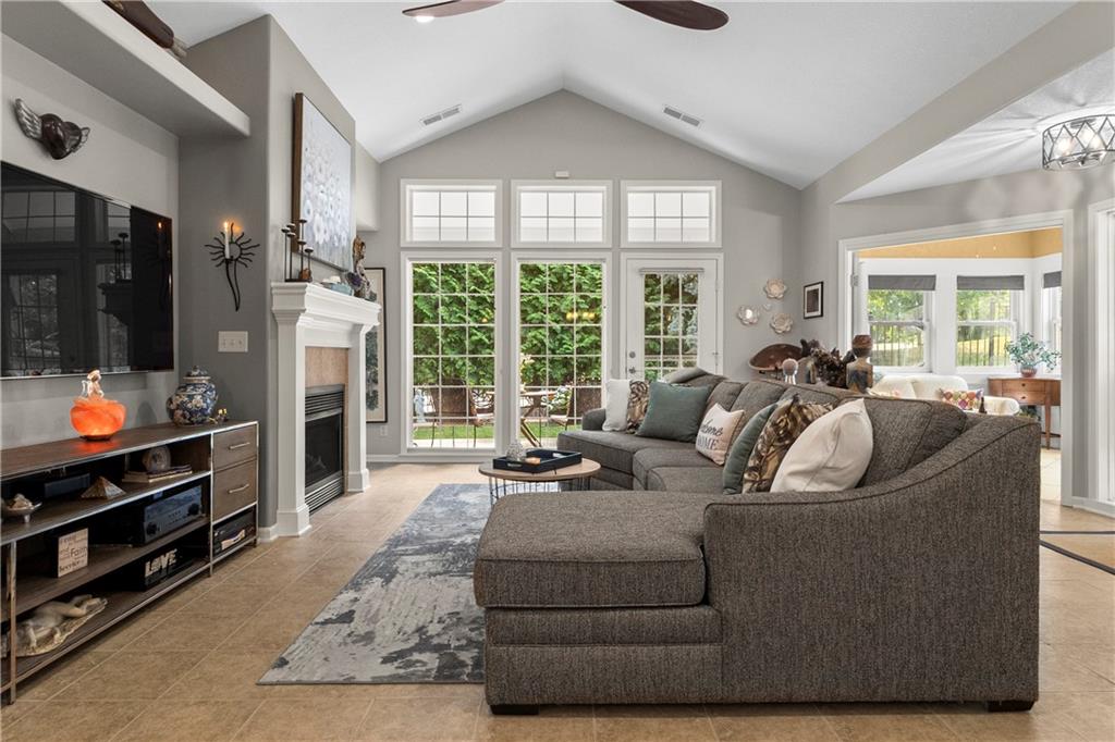 11020 Charlotte Street Property Photo 10