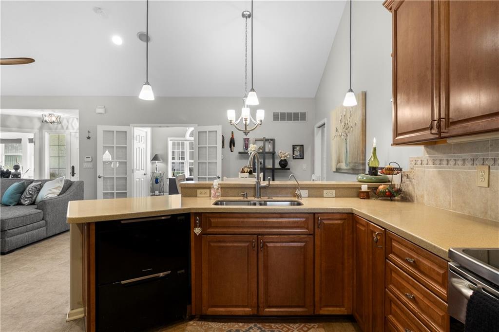 11020 Charlotte Street Property Photo 20