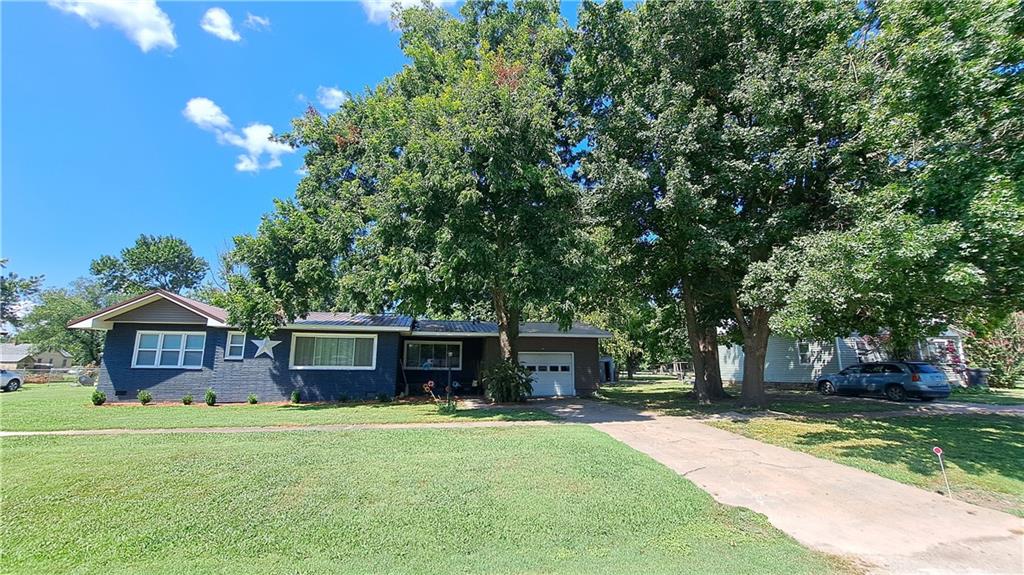 805 Walnut Street Property Photo 1