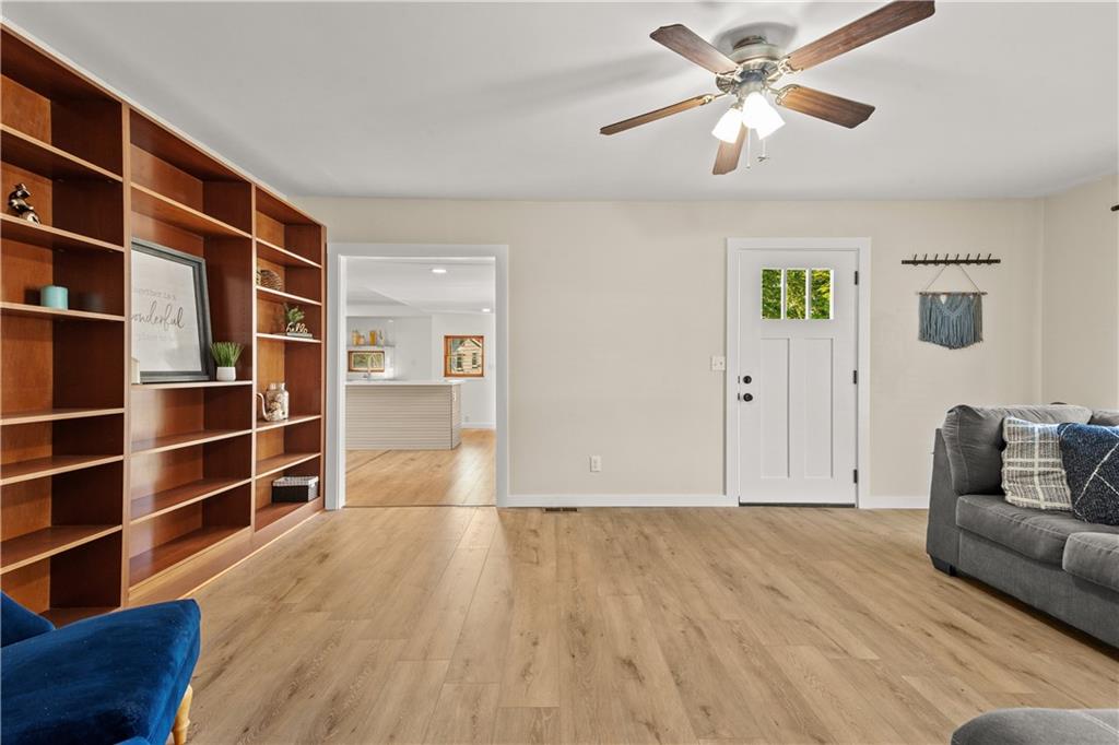 301 N Lee Street Property Photo 6