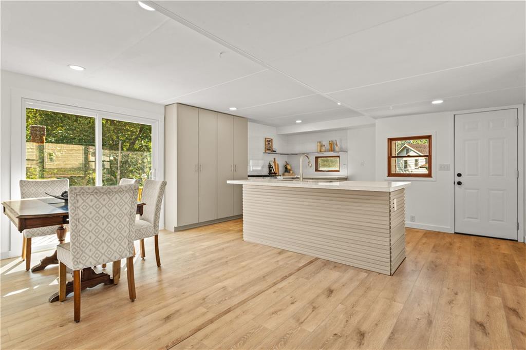 301 N Lee Street Property Photo 7