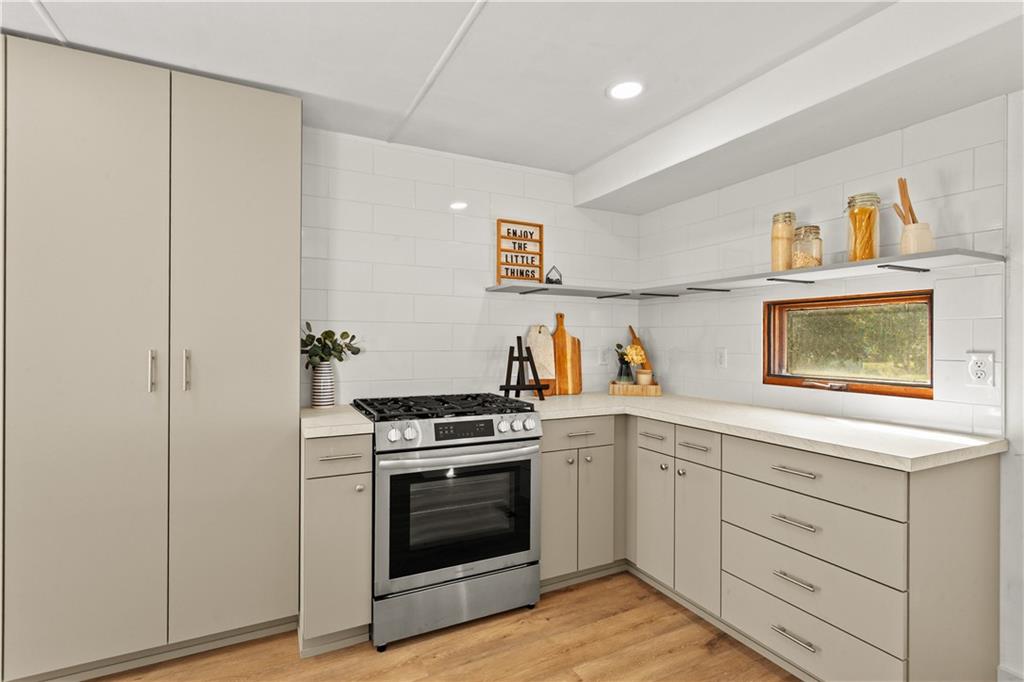 301 N Lee Street Property Photo 8