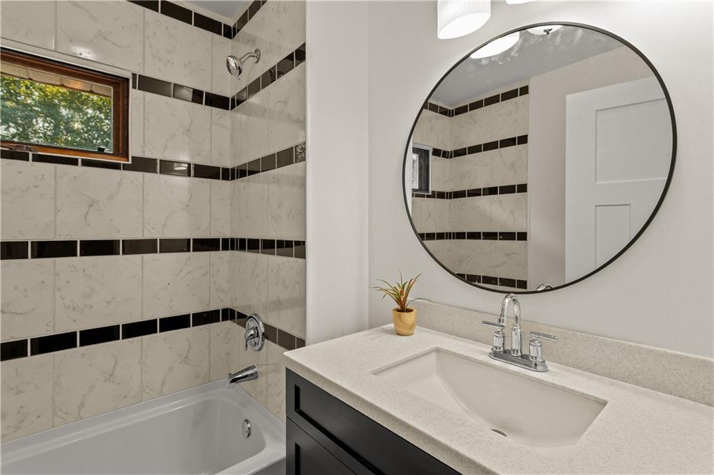 301 N Lee Street Property Photo 10