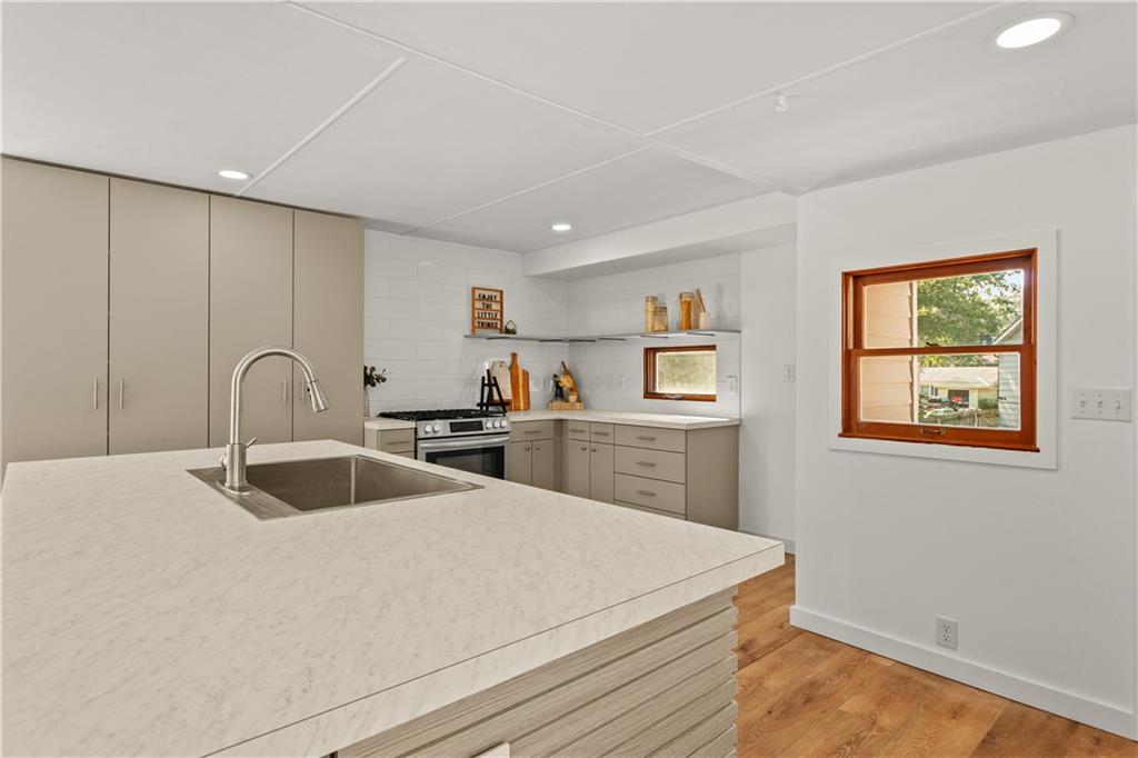 301 N Lee Street Property Photo 17