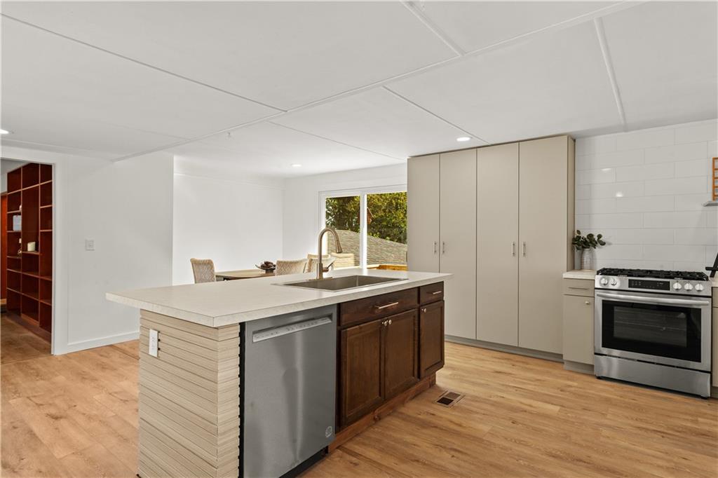 301 N Lee Street Property Photo 18