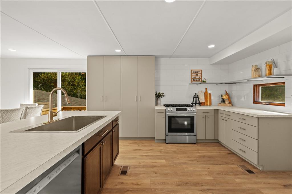 301 N Lee Street Property Photo 19