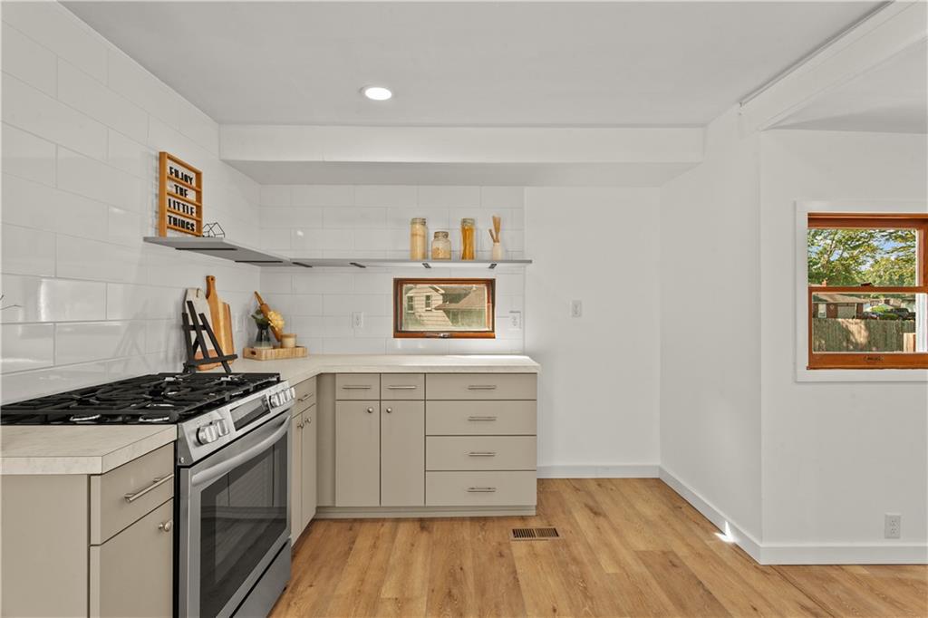 301 N Lee Street Property Photo 20