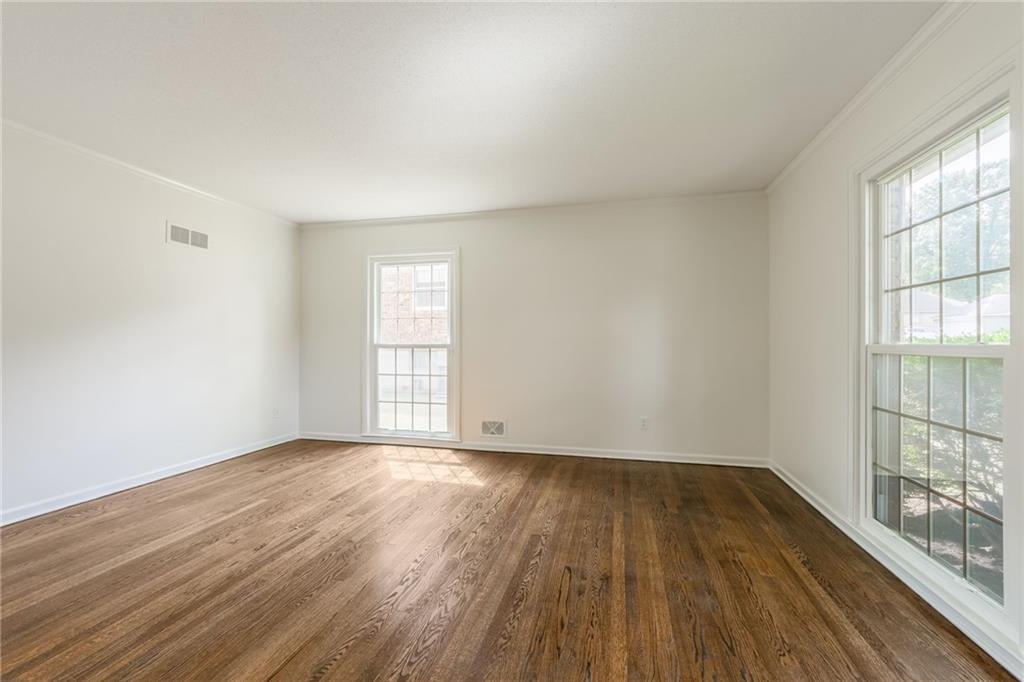 3603 S Hedges Avenue Property Photo 3