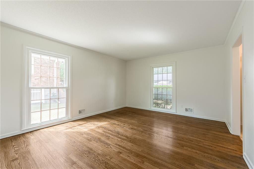 3603 S Hedges Avenue Property Photo 5