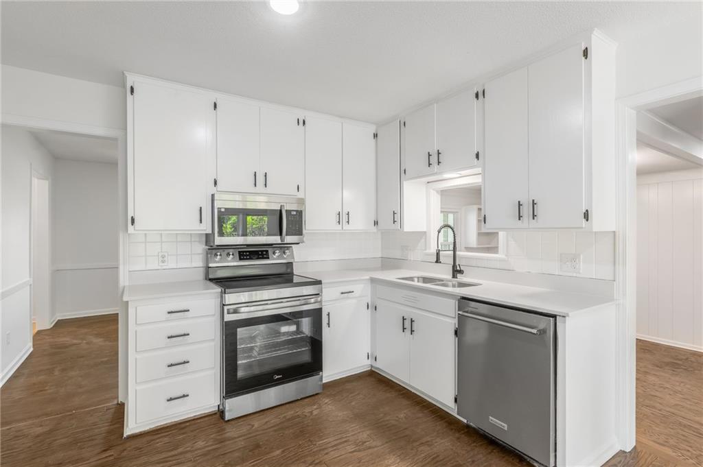 3603 S Hedges Avenue Property Photo 9