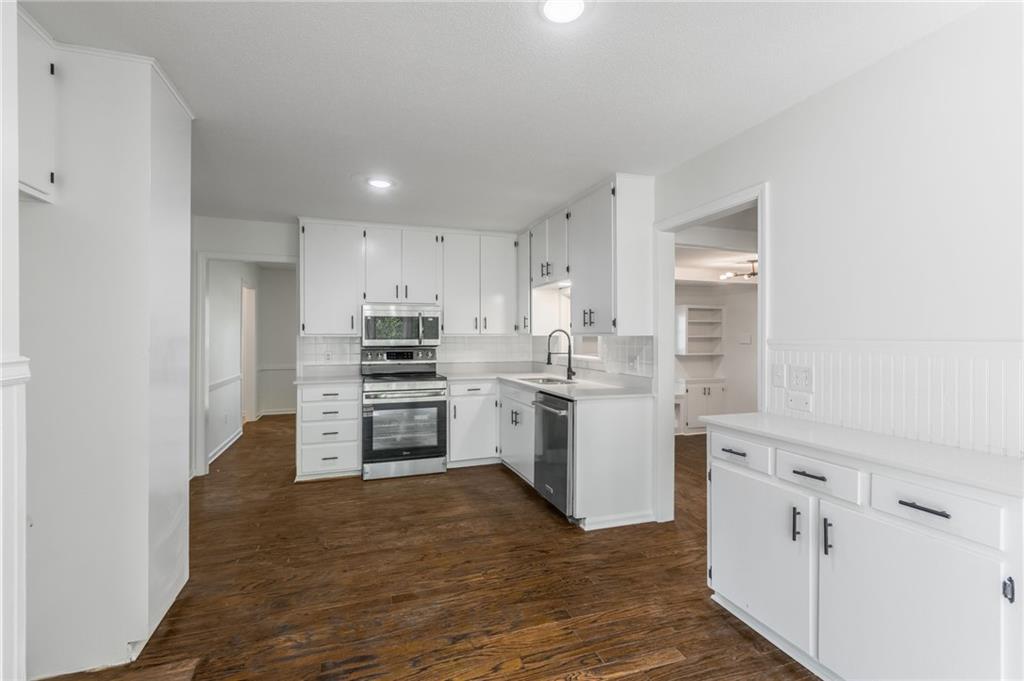 3603 S Hedges Avenue Property Photo 11