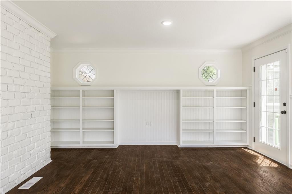 3603 S Hedges Avenue Property Photo 16