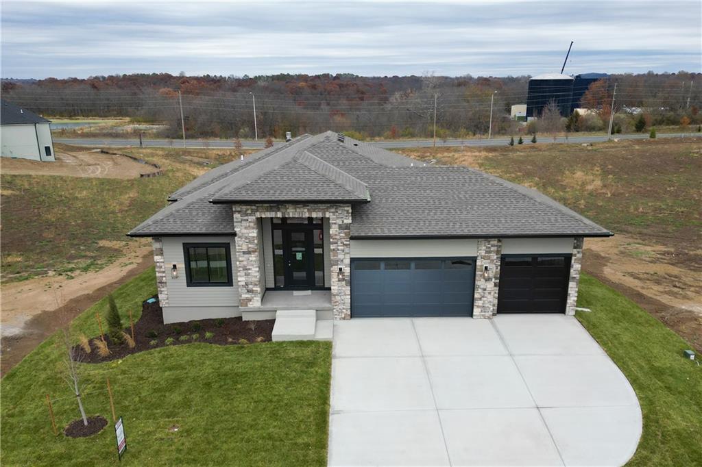 2607 NE Woodland Oak Drive Property Photo 1