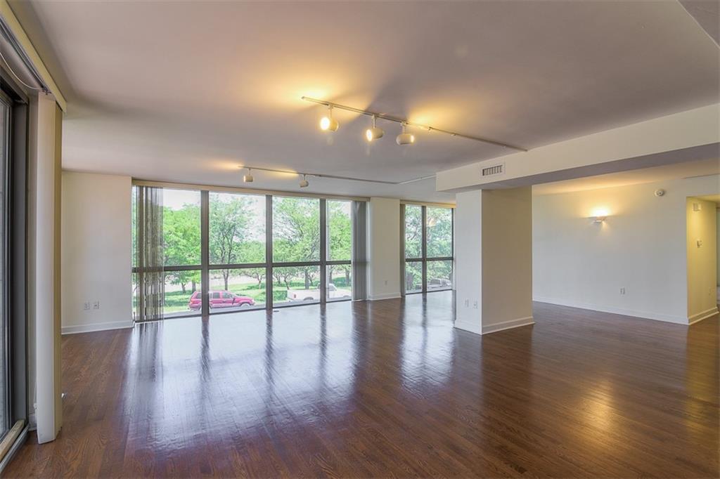 600 E Admiral Boulevard Property Photo 2