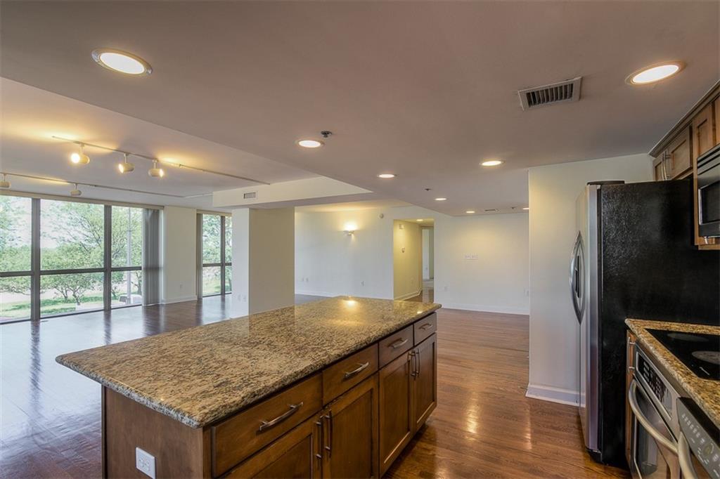 600 E Admiral Boulevard Property Photo 8