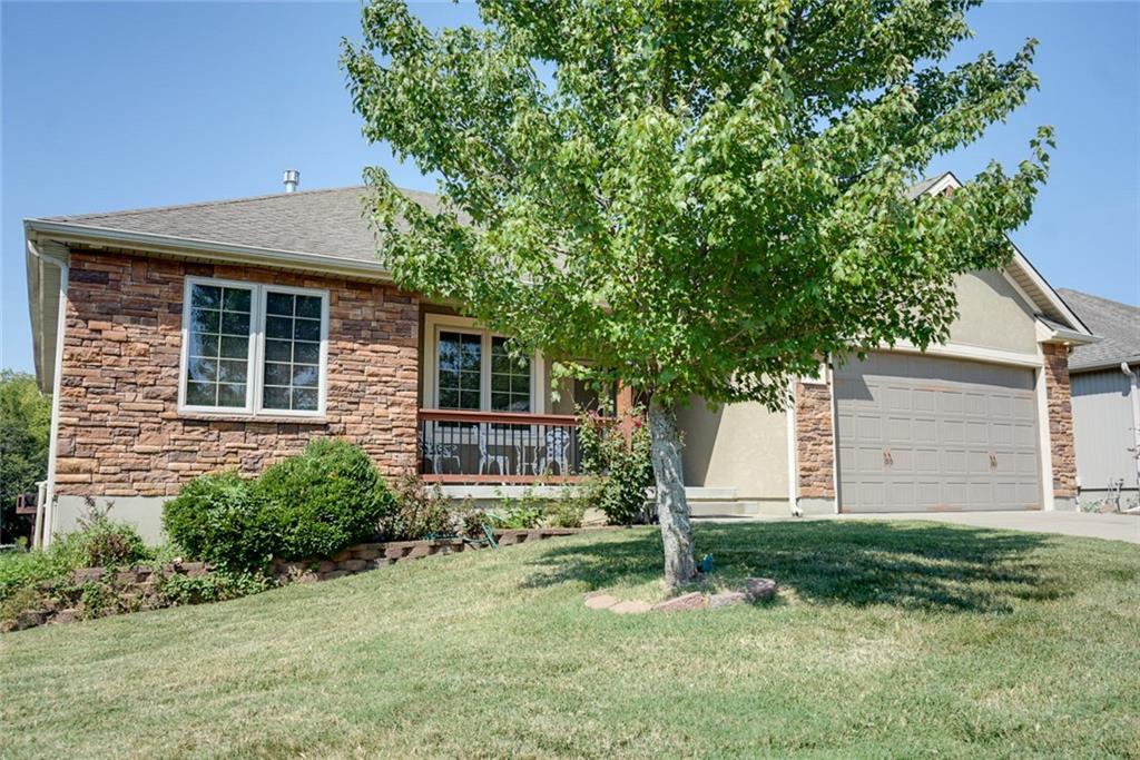 1702 Hedgewood Drive Property Photo 2