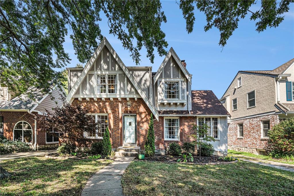 624 E 74th Street Property Photo 1