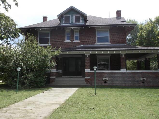 518 Division Street Property Photo 1