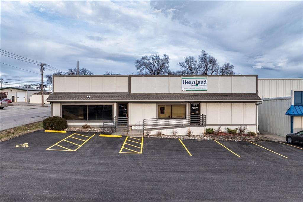 2327 N Belt Highway Property Photo 1