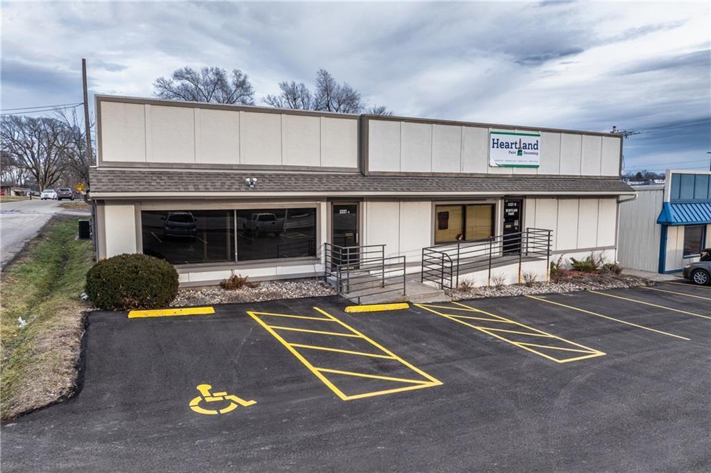 2327 N Belt Highway Property Photo 4