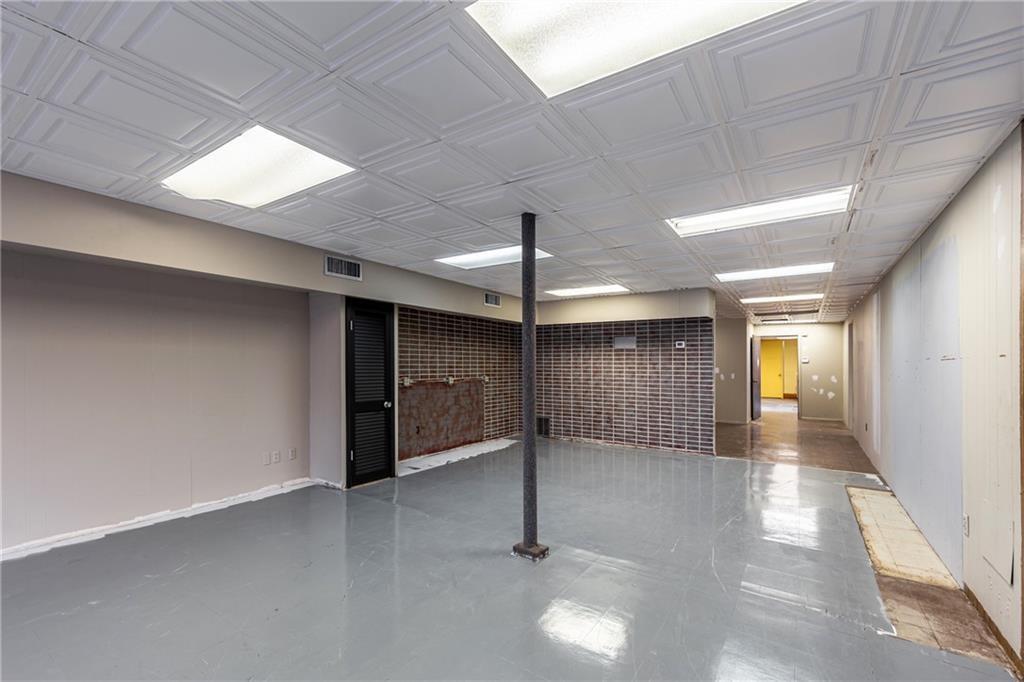 2327 N Belt Highway Property Photo 10