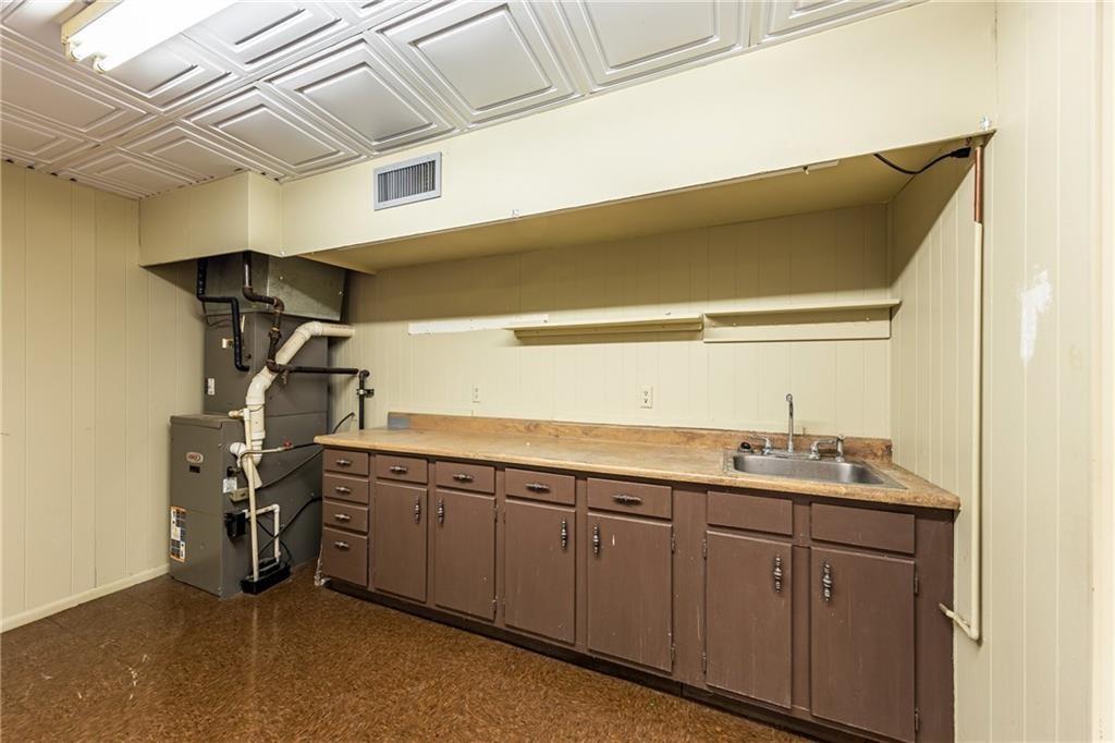 2327 N Belt Highway Property Photo 14