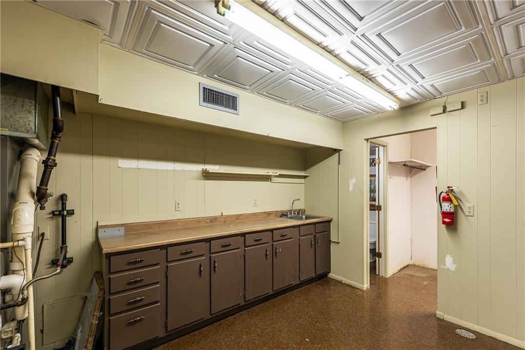 2327 N Belt Highway Property Photo 15