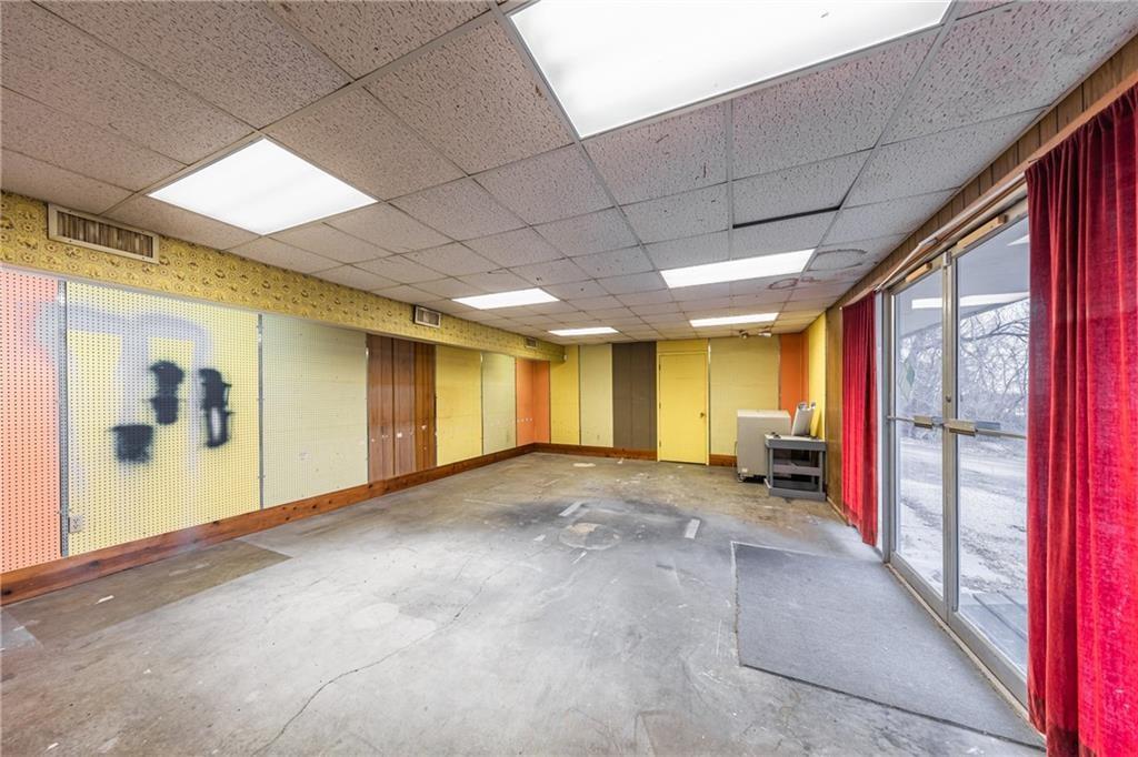 2327 N Belt Highway Property Photo 18
