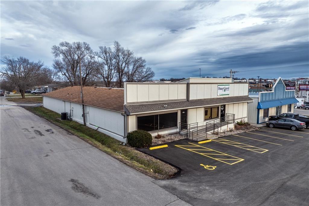 2327 N Belt Highway Property Photo 20