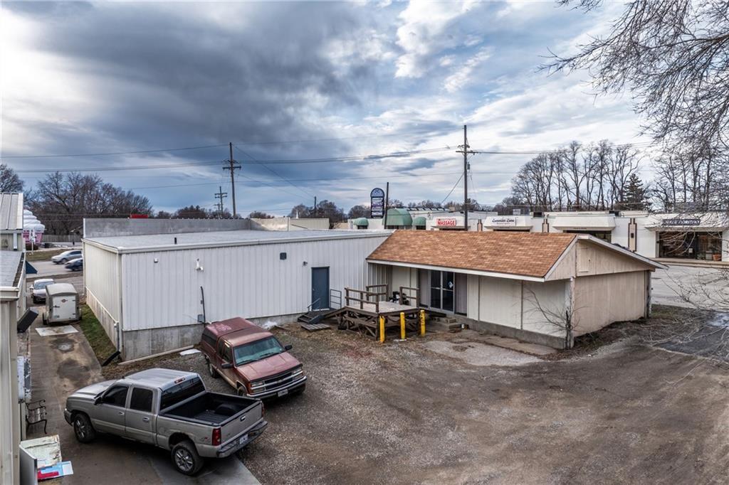 2327 N Belt Highway Property Photo 22