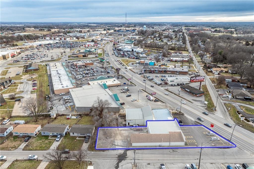 2327 N Belt Highway Property Photo 24