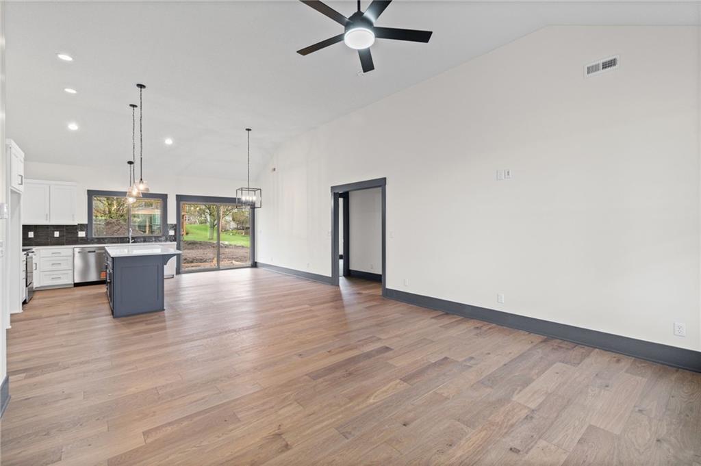 810 Timberline Drive Property Photo 13