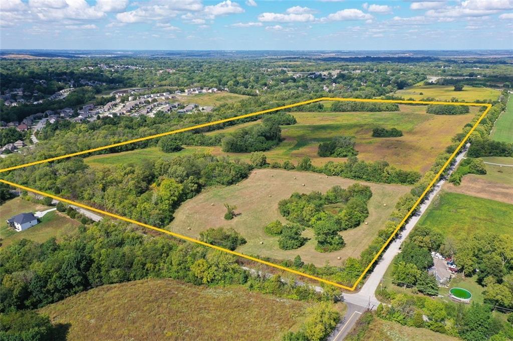 20500 E Bundschu Road Property Photo 6