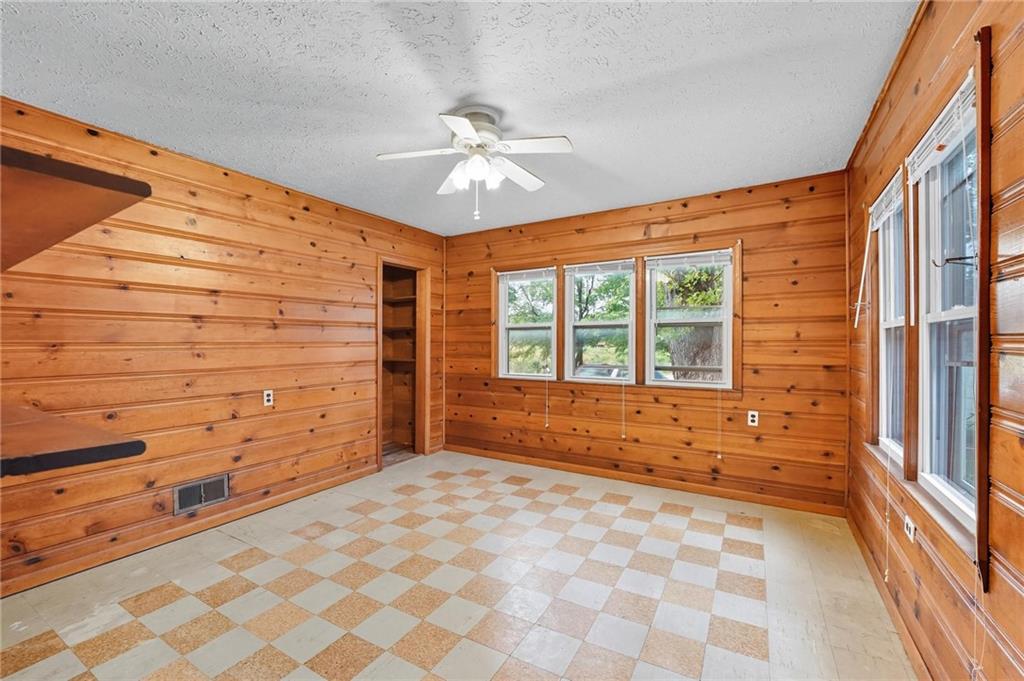 4952 N Brighton Avenue Property Photo 25