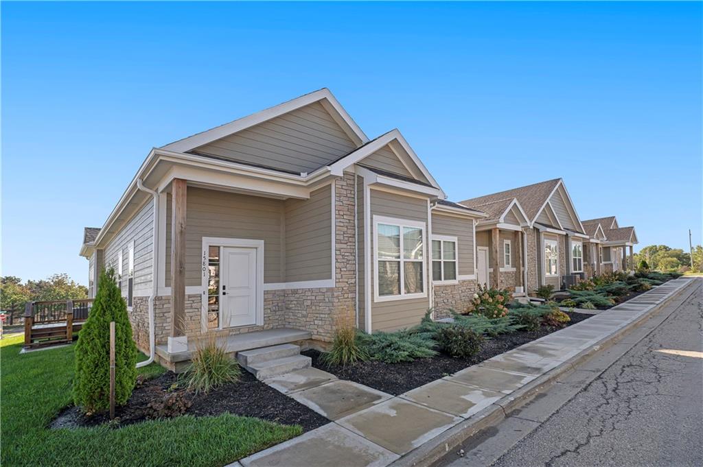 15801-15813 Riley Street Property Photo 9