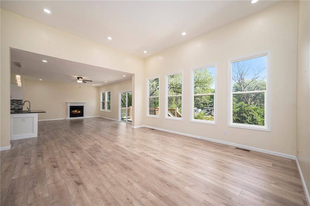 3711 N Wayne Avenue Property Photo 6