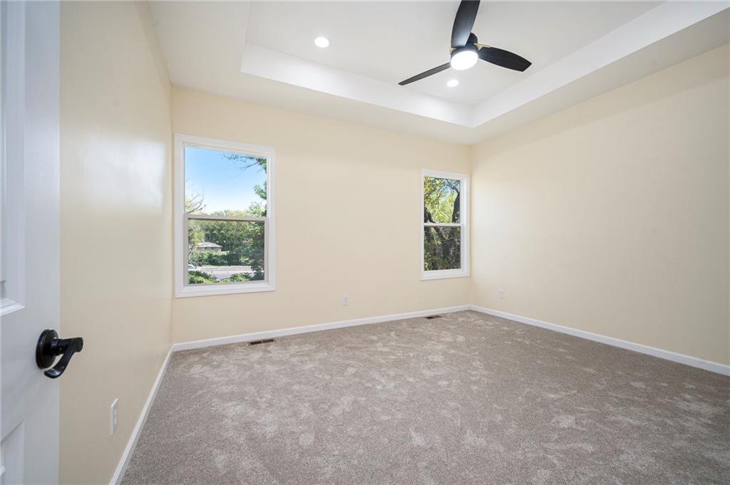 3711 N Wayne Avenue Property Photo 13